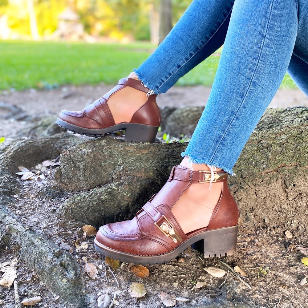 BROWN FAUX LEATHER BOOTIES - Picture 2 of 6